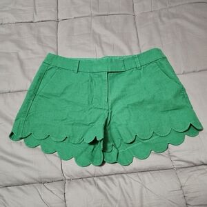 Green Scalloped Hem Women Shorts